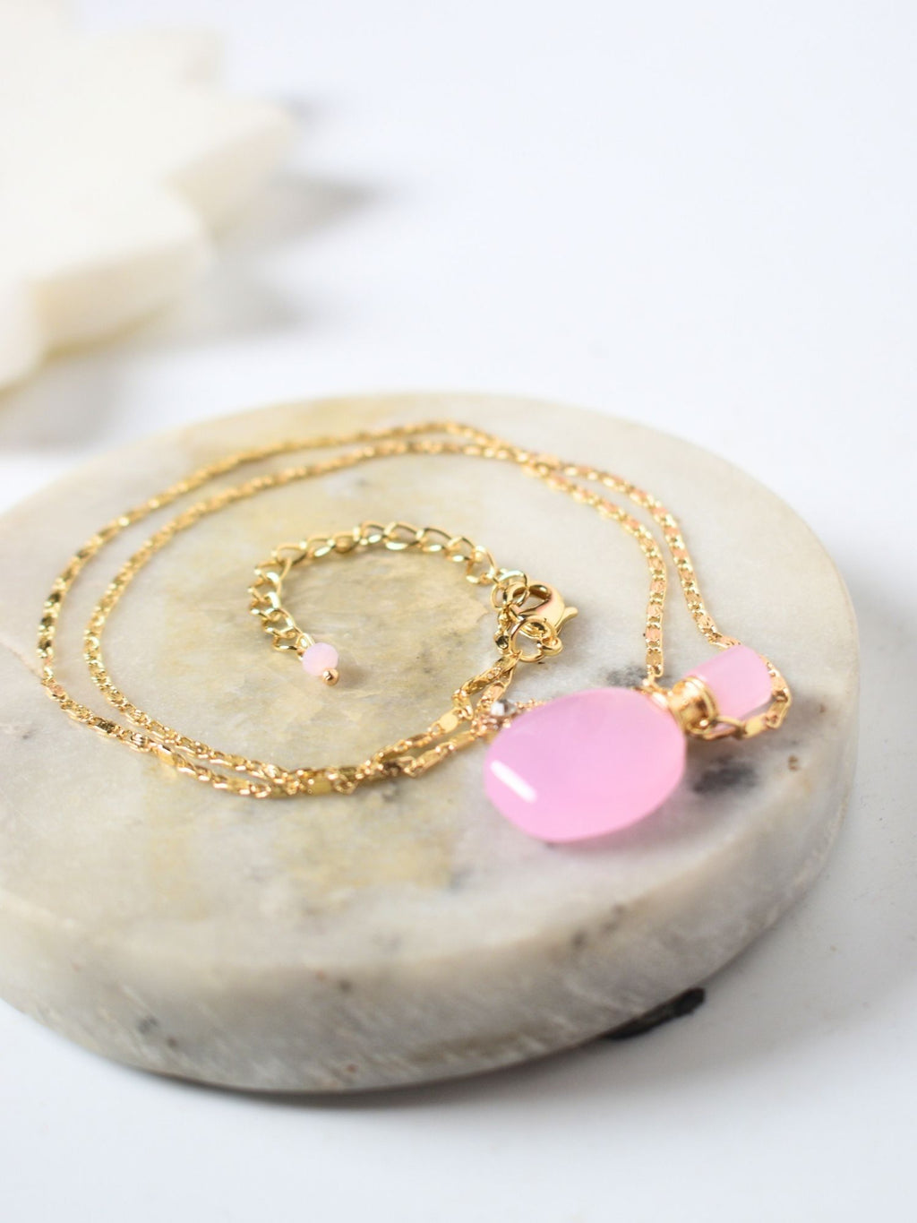 Gulabi shishi Necklace
